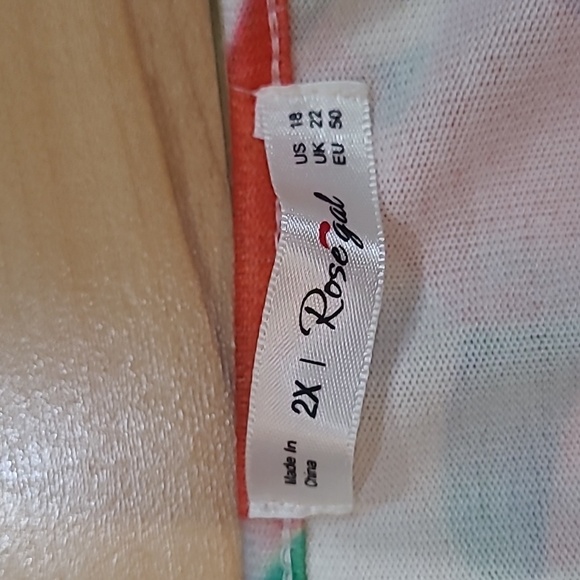 Rosegal size 2x dogs wearing Christmas hats shirt - Picture 3 of 5